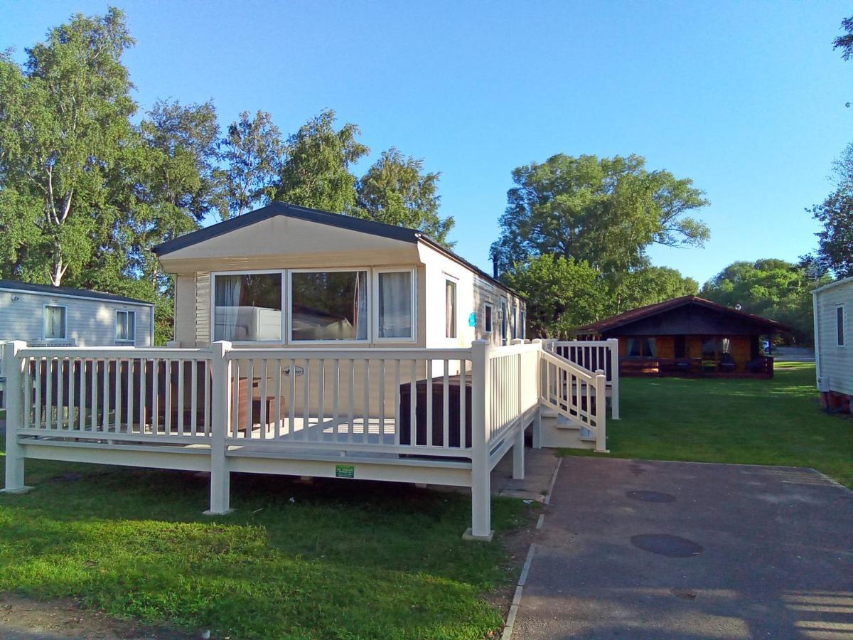 Beautiful 3 Bedroom Caravan With Hot Tub - Tattershall Lakes Exterior photo