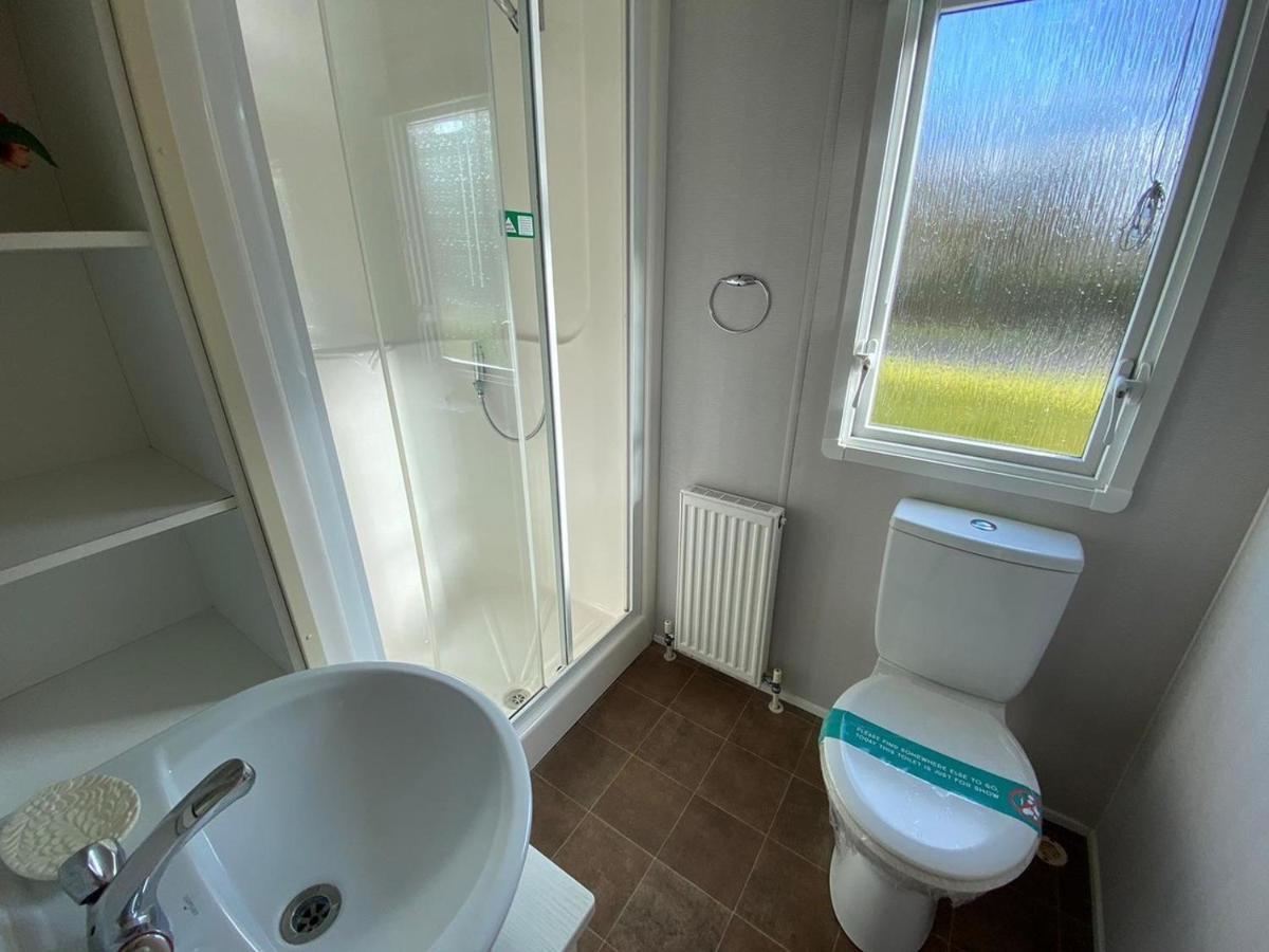 Beautiful 3 Bedroom Caravan With Hot Tub - Tattershall Lakes Exterior photo