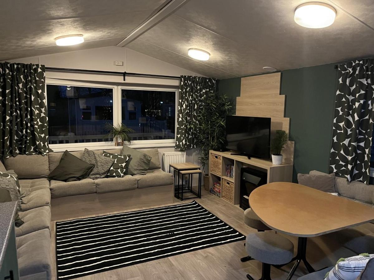 Beautiful 3 Bedroom Caravan With Hot Tub - Tattershall Lakes Exterior photo