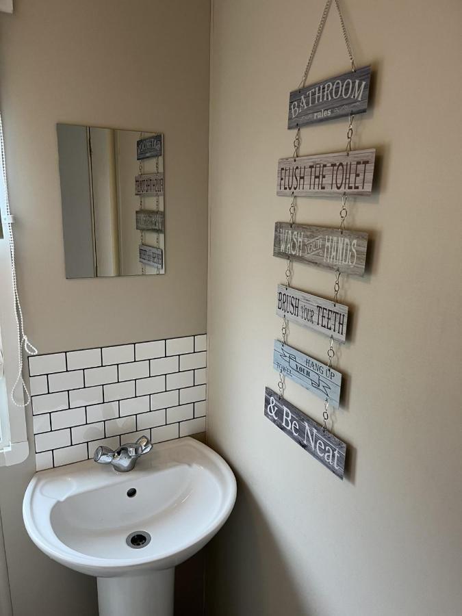 Beautiful 3 Bedroom Caravan With Hot Tub - Tattershall Lakes Exterior photo